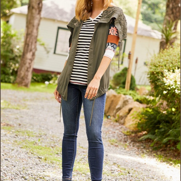 NEW Matilda Jane  Ambitious You Vest size M - Picture 2 of 4